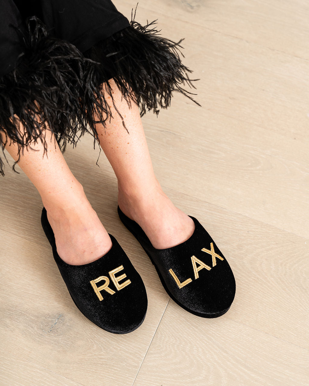 Relax Embroidered Slippers