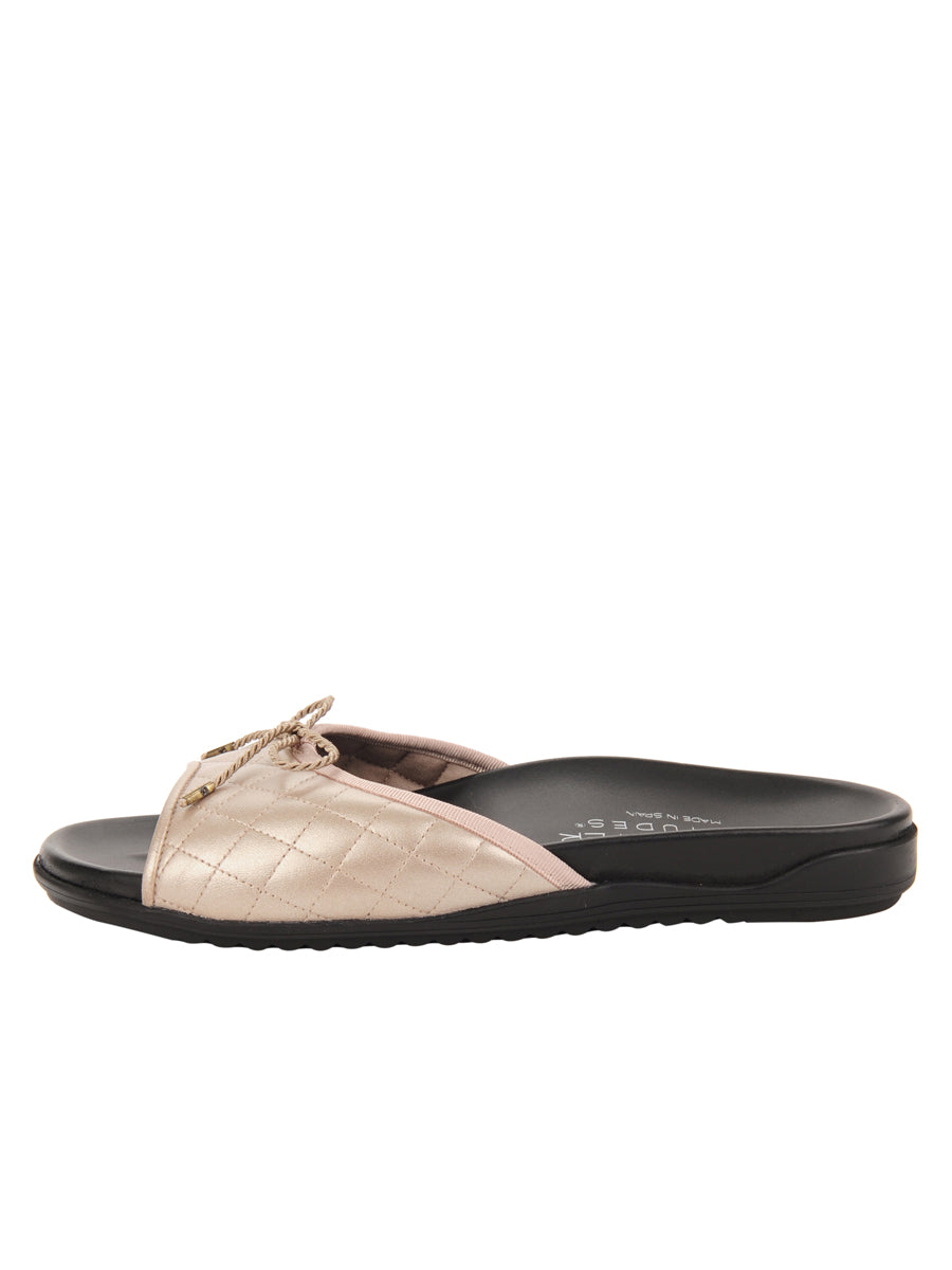 Win Quilted Sandal